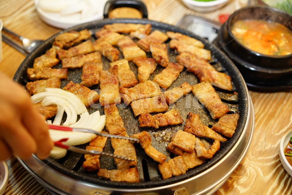 고기,돼지고기,돼지,삼겹살,먹방,술안주,술자리,안주거리,안주,음식,푸드,육식,구이,숯불구이,삼겹이,식사,모임,맛집탐방,맛집,음식,식재료,요리,food,cook,meal,dishes,food reserves,육류,고기,meat,한식,한국음식,한국요리,korean food,korean dishes,korean meal,korean cook