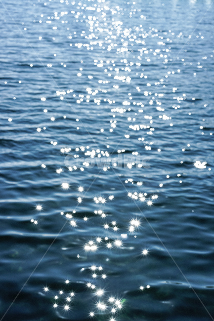 윤슬,바닷가,바다,물결,물살,햇빛,빛,반짝임,wave,sea,파란,블루,수심,바닷물,서해바다,자연,풍경,nature,landscape,감성,sensible,feeling,water,물,outdoors,옥외