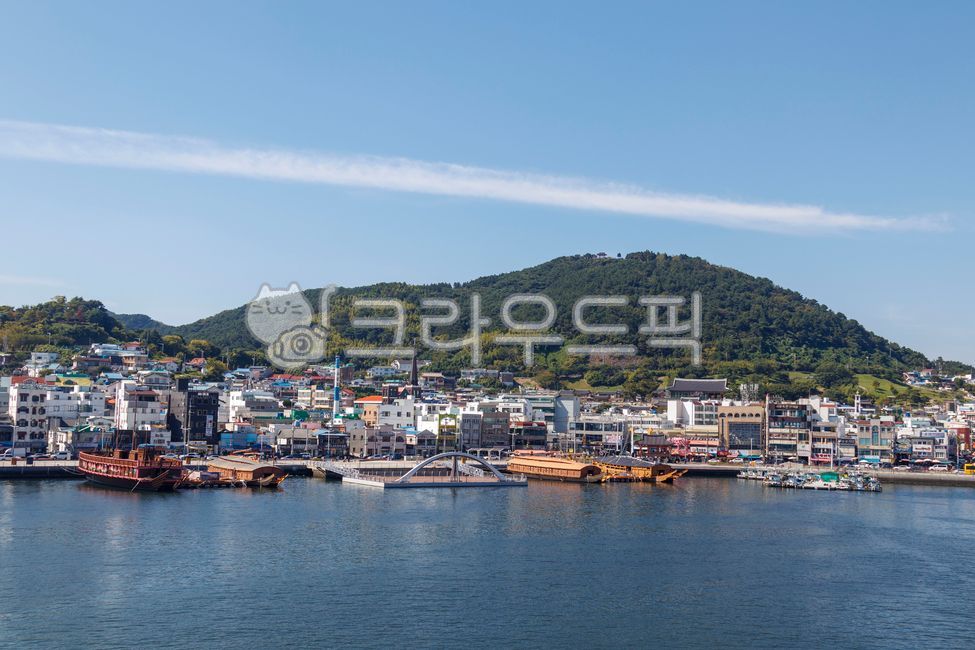 통영,통영항,통영전경,항구도시,해양도시,통영건물,항구와배,바다와산,통영관광지,통영바다,항구도시건축물
