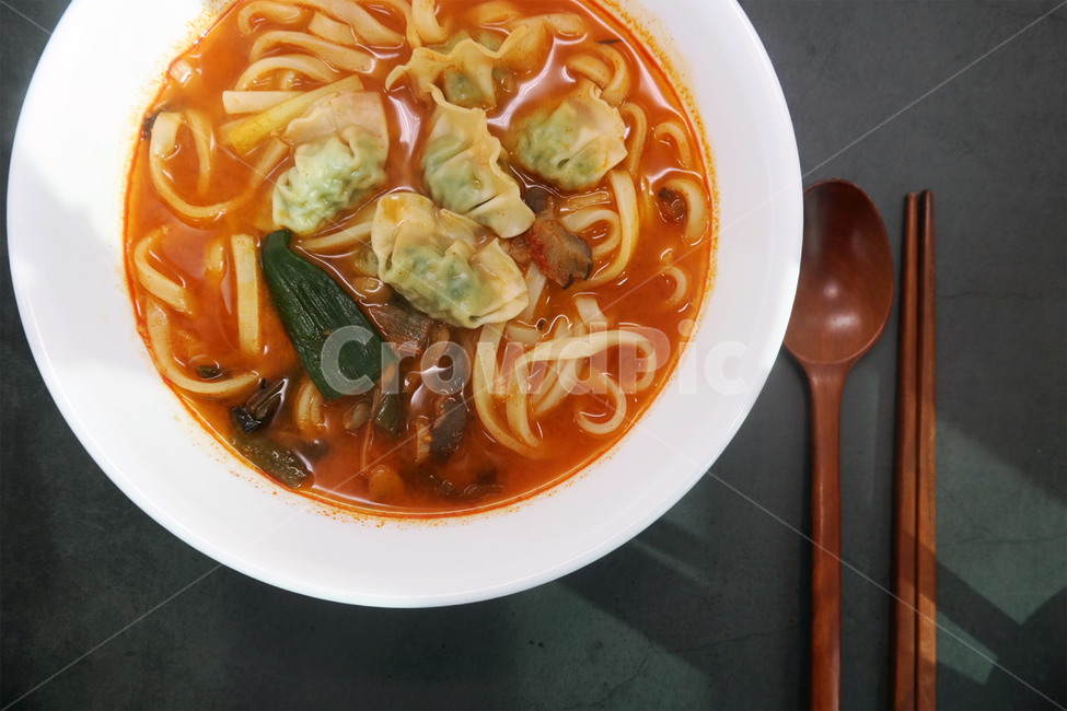 bowl,food,meal,dish,noodle,lunch,칼국수,요리,식사,인스턴트,버섯,만두,얼큰,혼밥,사발,국수,음식,식재료,요리,food,cook,meal,dishes,food reserves,면류,면요리,noodles,한식,한국음식,한국요리,korean food,korean dishes,korean meal,korean cook