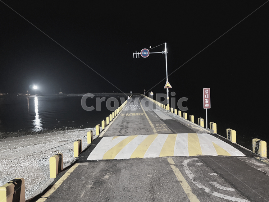 어둠,심야,다리,바다,공포,길,감성,야경,밤,풍경,nightscape,night,landscape,asphalt,아스팔트,road,도로