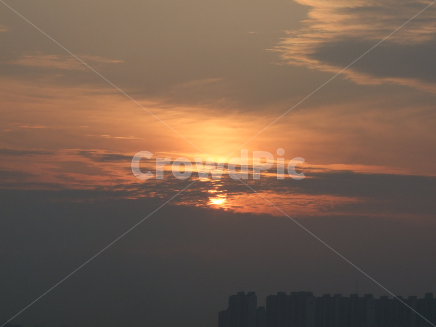 석양,하늘,노을,구름,태양,자연,풍경,nature,landscape,outdoors,옥외,dawn,새벽,red sky,붉은 하늘,sunset,일몰,sky,dusk,황혼