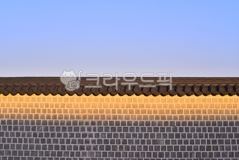 defence,pattern,building,Cultural Heritage,defense,tile roof,brick,regular,architecture,sky,traditional pattern,Arrangement,light,stonewall,traditional architecture,old palace,fence,wall,Korean tradition