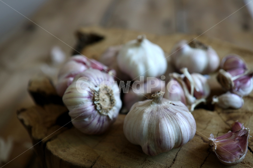 사진,마늘,야채,채소,햇마늘,나무,원목,질감,재질,빈티지,육쪽마늘,깐마늘,패브릭,갈릭,통마늘,재료,식자재,텍스처,garlic,wholegarlic,vegetable,food,wood,texture,음식,식재료,요리,food,cook,meal,dishes,food reserves,채소,야채,vegetables