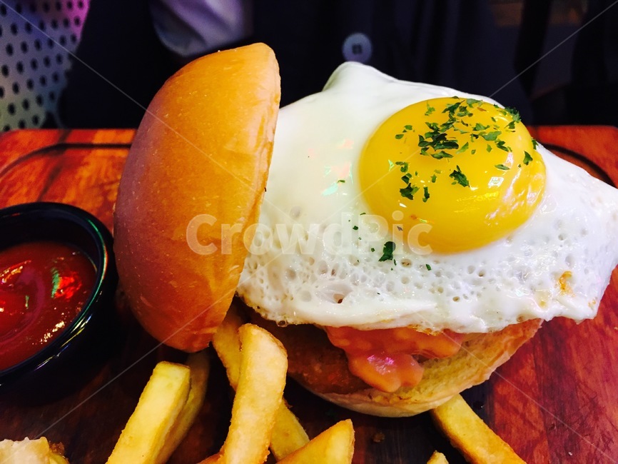 햄버거,수제버거,음식,빵,맛집,hamburger,chips,음식,식재료,요리,food,cook,meal,dishes,food reserves,양식,서양음식,서양요리,western food,western dishes,western meal,western cook