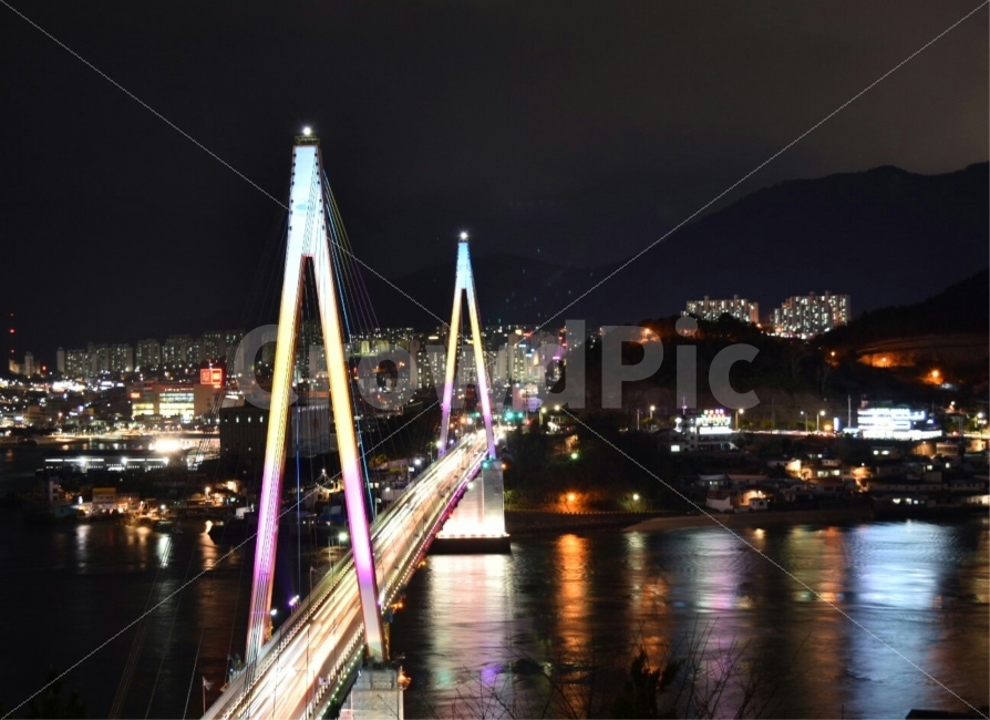 여수,돌산대교,돌산공원,야경,여행,다리,불빛,바다,남해,밤바다,도시,풍경,city,landscape,교통,교통수단,traffic,transportation,야경,밤,nightscape,night,metropolis,중심지,urban,어반,town,시티,building,건물,road,도로