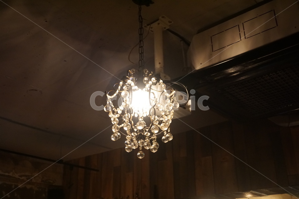 조명,샹들리에,빛,등,예쁜조명,카페조명,어둠,인테리어,실내디자인,interior design,사물,물건,오브젝트,thing,object,matter
