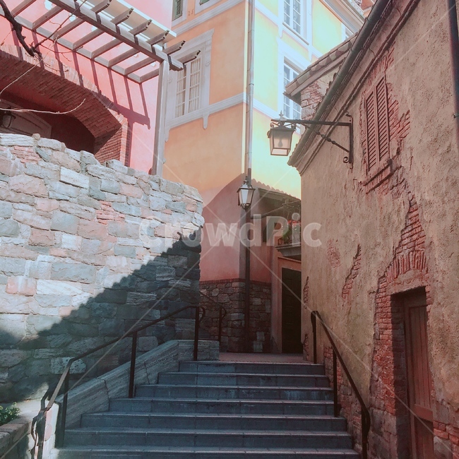 거리,유럽거리,맑은날,햇빛,노출,밝은날,도시,풍경,city,landscape,골목길,alley,해외,외국,세계,foreign,oversea,world,세계도시풍경,해외도시풍경,외국도시풍경,world cityscape,handrail,난간,banister