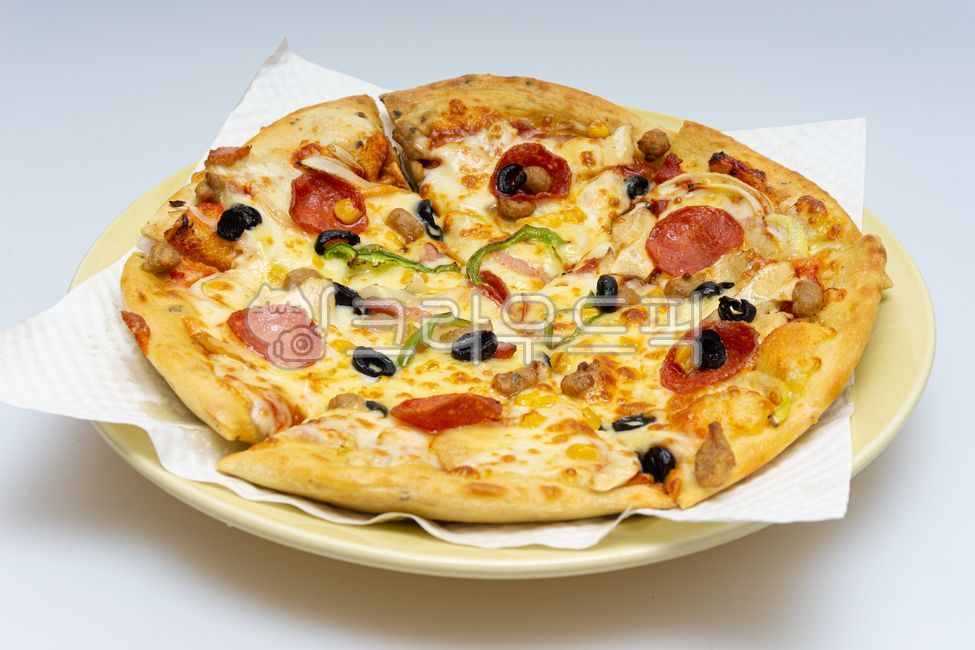 bread,Cheese Crust,Italian cuisine,delicious,food,pimento,Cheese Pizza,cheese,Looks delicious,appetizing,Button mushroom,pizza,western cuisine,Italy,cooking,western food