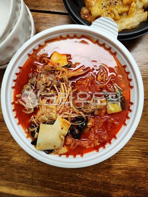 마라탕,배달용기,중국음식,포두부,팽이버섯,백목이버섯,건두부,옥수수면,중국요리,배달음식,양고기