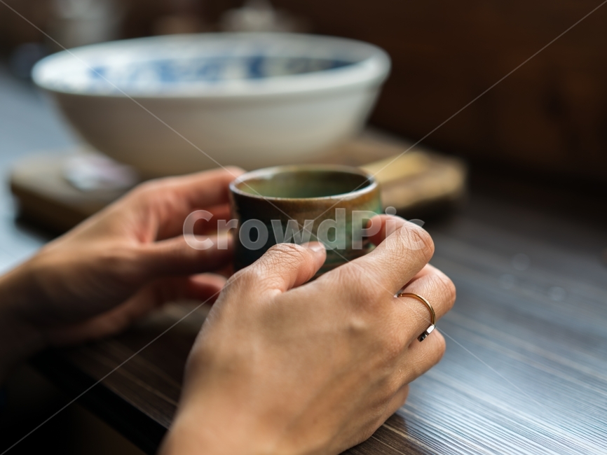 티타임,녹차,휴식,카페,감성,브레이크,감성사진,일상사진,여유,느림,슬로우,슬로우라이프,오후,사람,인물,인간,human,person,신체일부,몸,body,음료수,drink,beverage