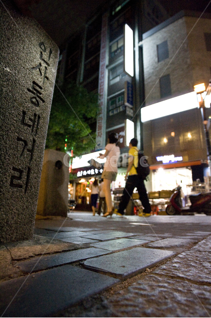 인사동,야경,서울,도심,관광,야경,밤,풍경,nightscape,night,landscape,도시,city,한국도시풍경,한국도시경관,korea cityscape,path,통로,pedestrian,보행자,walkway,보도,sidewalk,pavement,포장
