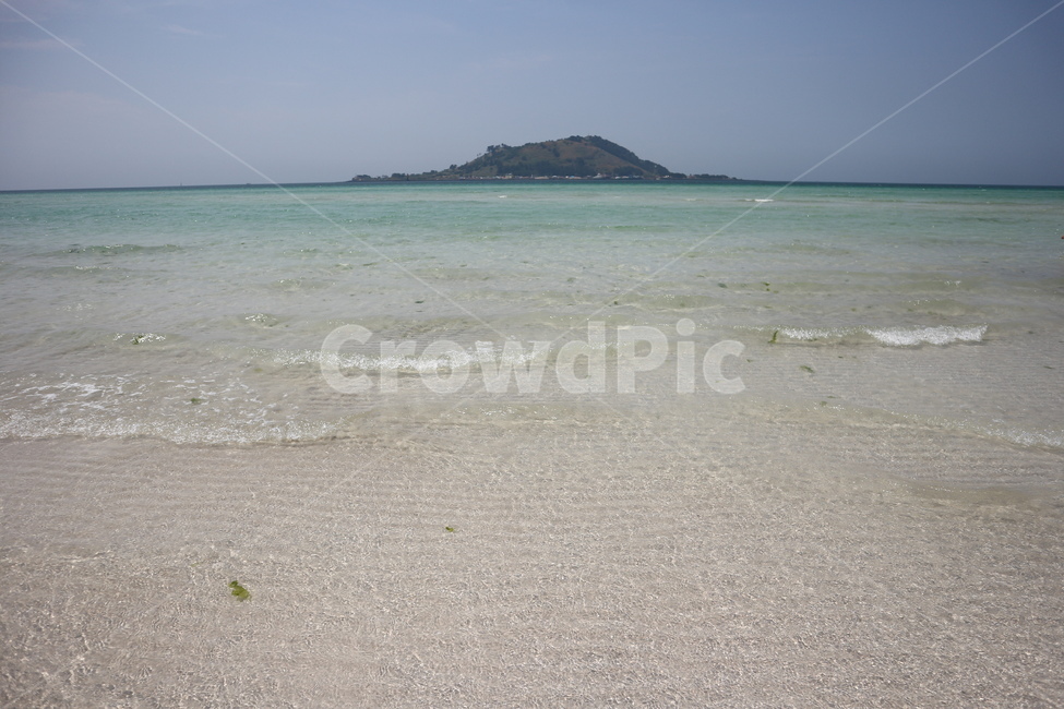 제주,제주도,제주바다,협재,협재해수욕장,바다,에메랄드,에메랄드바다,협재바다,제주도협재,제주도협재해수욕장,섬,비양도,푸른,하늘,자연,물,물결,바닷물,수영,해수욕장,해안,백그라운드,바탕화면,수평선,파도,휴가,휴양,바캉스,한국자연풍경,한국자연경관,경관,경치,풍경,대자연,해변,비치,한국,대한민국,여름,잔잔한,힐링,모래,모래사장,현무암,jeju,jejudo,vacation,beach,nature,landscape,koreanature,jejuisland,sea,island,wave,blue,emerald,sky,sand,sandybeach,stone