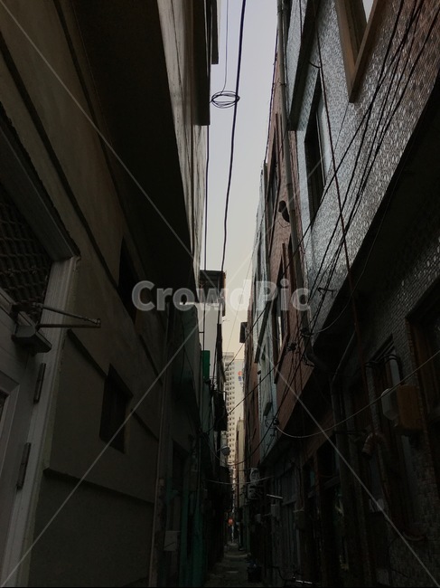 path,통로,walkway,보도,좁은,골목,좁은골목,어두운,전깃줄,골목길,alley