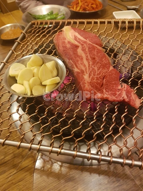 소고기,마늘,철판,숯불구이,저녁식사,음식,식재료,요리,food,cook,meal,dishes,food reserves,육류,고기,meat,한식,한국음식,한국요리,korean food,korean dishes,korean meal,korean cook
