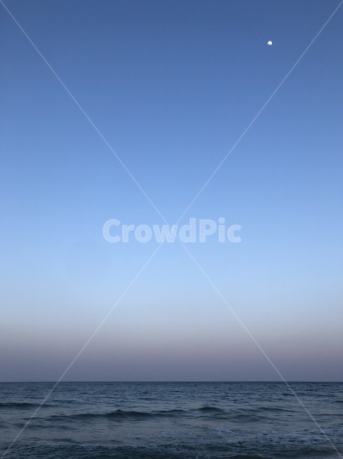 바다,하늘,노을,달,여유,sea,sky,moon,sunset,파도,파랑,오후,반달