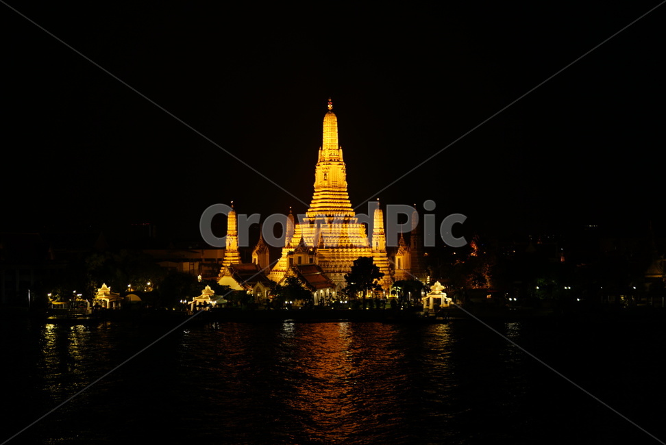 왓아룬,방콕,태국,야경,사원,야경,밤,풍경,nightscape,night,landscape,랜드마크,landmark,tourist attraction,해외,외국,세계,foreign,oversea,world,세계랜드마크,해외랜드마크,외국랜드마크,world landmark,world tourist attraction,건축물,건물외관,exterior,building,structure,architecture,construction,건물,worship,예배,shrine,신사,pagoda,탑,steeple,뾰족한 탑,tower,spire,첨탑