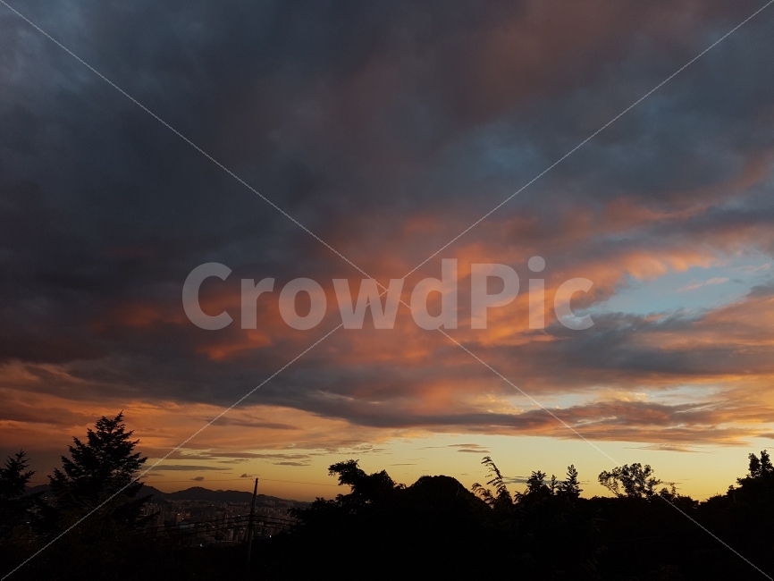 일몰,석양,구름,서울의하늘,풍경,자연,풍경,nature,landscape,outdoors,옥외,sky,하늘,dusk,황혼,sunset,red sky,붉은 하늘,dawn,새벽