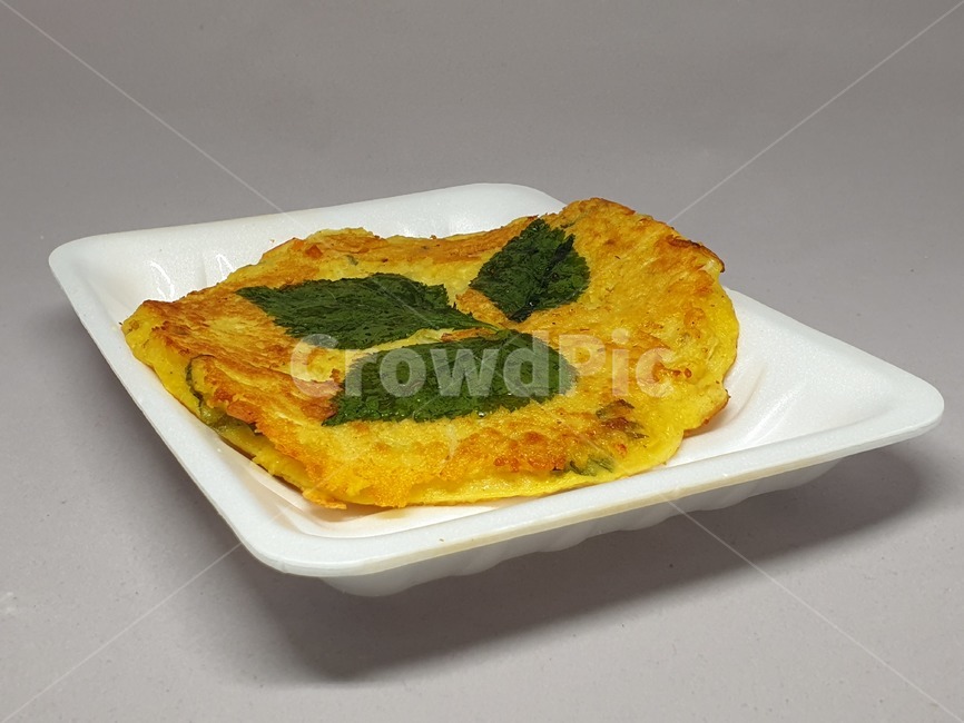녹두전,전,한국음식,전통음식,명절음식,한국요리,전통요리,명절요리,음식,food,koreafood,스티로품,사물,오브젝트,object,후식,디저트,간식,desert,dish,meal,styrofoam,지지미,치지미,찌지미,깻잎,식물,plants,야채,채소,빈대떡,nokdujeon,mungbeanpancake,bindaetteok,부침개