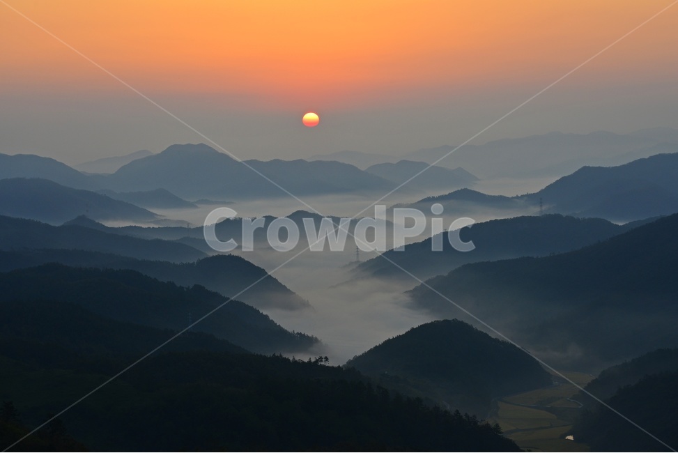 Seogwang Ranch sunrise,mountainrange,active acid,scene,mountain,Jeonnam,sight,Yeongam,sky,red sky,nature,mountain range,morning,Seogwang Ranch,outdoors,redsky,dawn,Sunrise,sunrise at active mountain