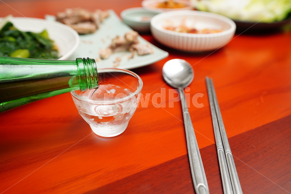 숟가락,술잔,술자리,알콜,술,컵,잔,젓가락,술,주류,alcohol