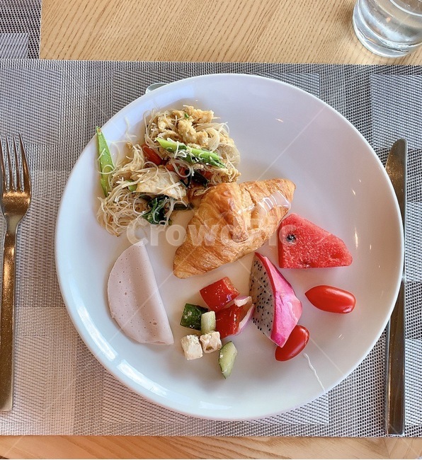 아침식사,조식,크루아상,수박,햄,용과,breakfast