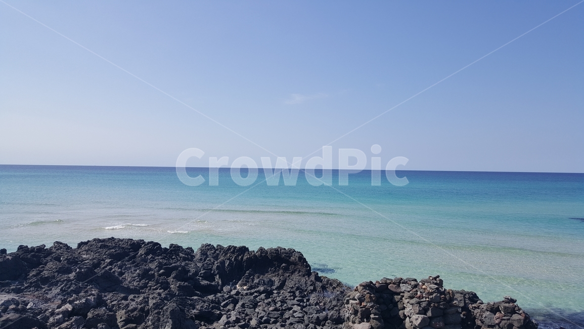 제주도바다,제주도해수욕장,에메랄드바다,에메랄드빛바다,현무암,바다,해수욕장,모래,해초,수평선,파도,맑은하늘