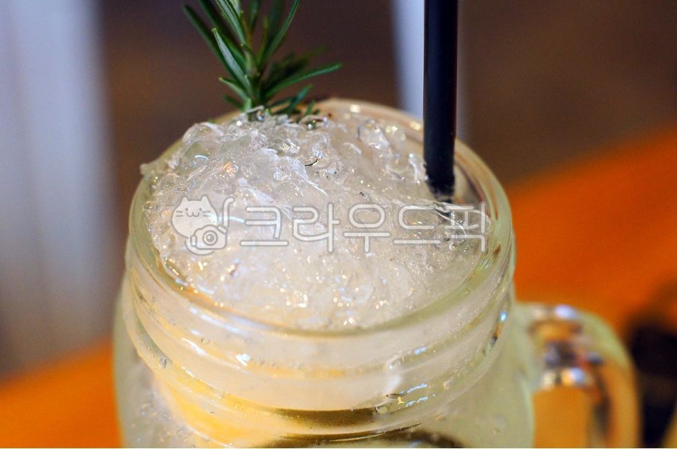 얼음,ice,로즈마리,rosemary,하귤에이드,귤에이드,lemonade,ade,beverage,음료,레몬에이드