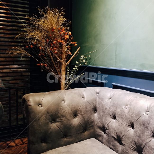 인테리어,조화,소파,벽,조명,카페,꽃,실내,인테리어,실내디자인,interior design
