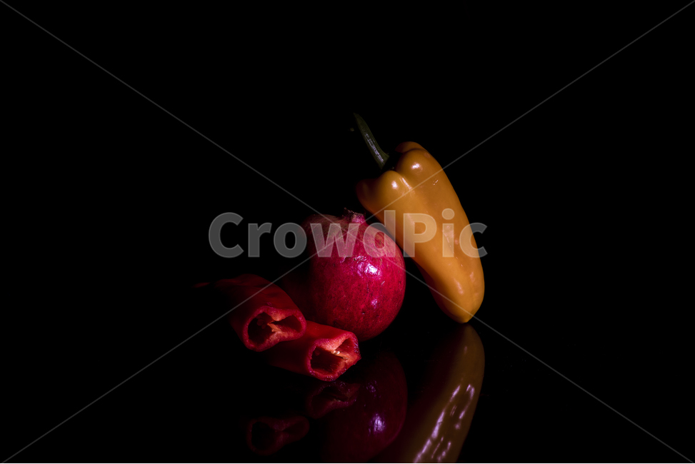 석류,파프리카,pomegranate,paprika,과일,채소,fruit,vegetable,빨간색,빨강색,노랑,red,yellow,감성,음식,식재료,요리,food,cook,meal,dishes,food reserves,채소,야채,vegetables