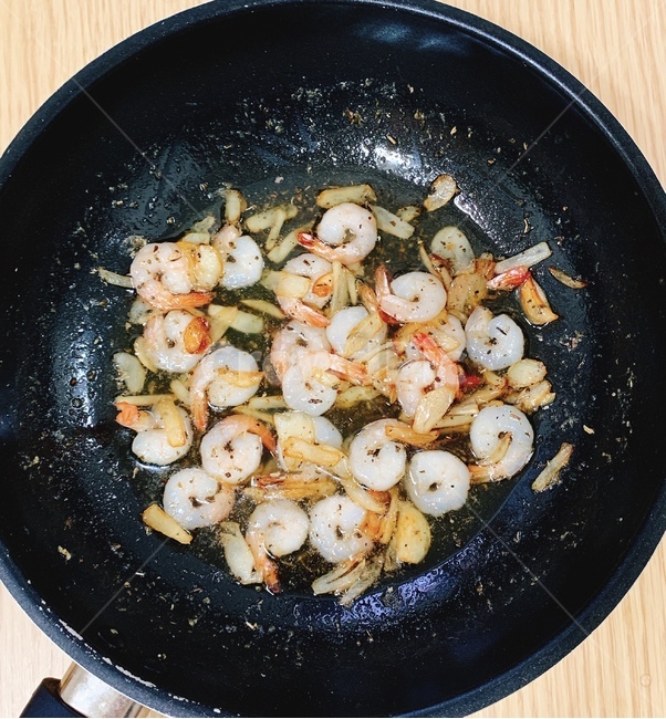 fryingpan,프라이팬,wok,웍,새우,칵테일새우,튀김,감바스,요리,자취,레시피