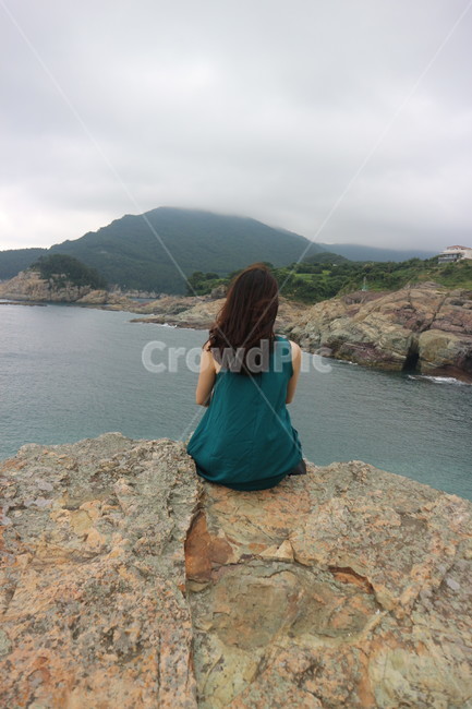 바다뒷모습,여자뒷모습,바다바라보는,바다보는,여자바다,해변뒷모습,해변여자