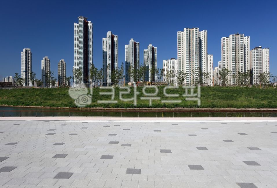 Incheon city,Incheon Metropolitan City,city,Cheongna International City,dwelling,skyline,house,building,space,Western,sight,River,block,floor,high rise building,park,sky,sidewalk,Incheon,real estate,lake park,downtown,water,outdoor,sidewalk block,cement,n
