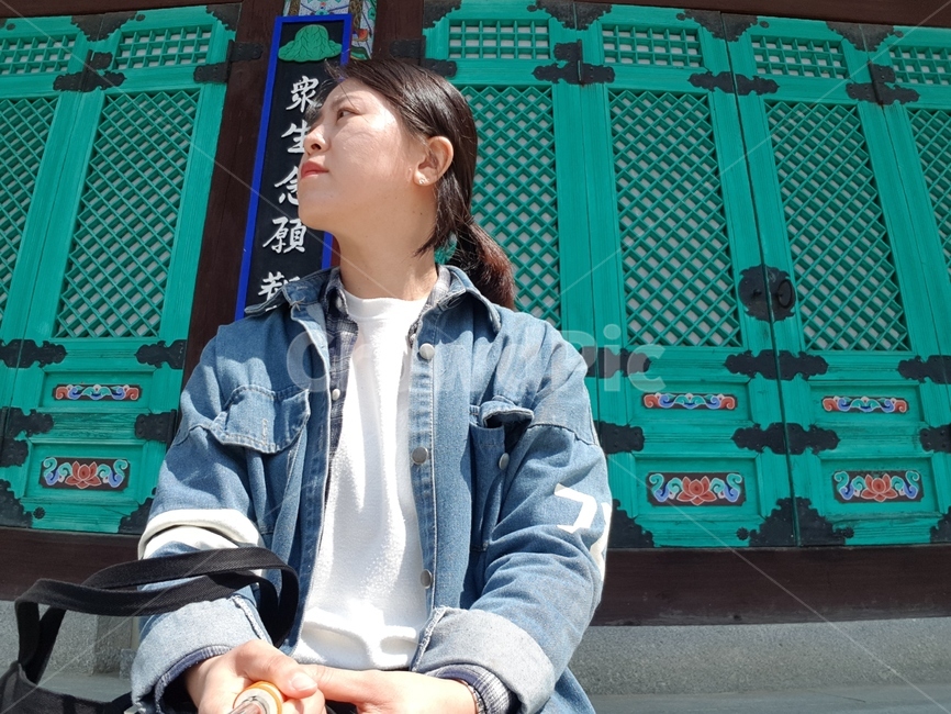 여자,절,산책,봄,휴식,혼자,여유,쉬어가기,사람,인물,인간,human,person,여성,여자,woman,female,lady