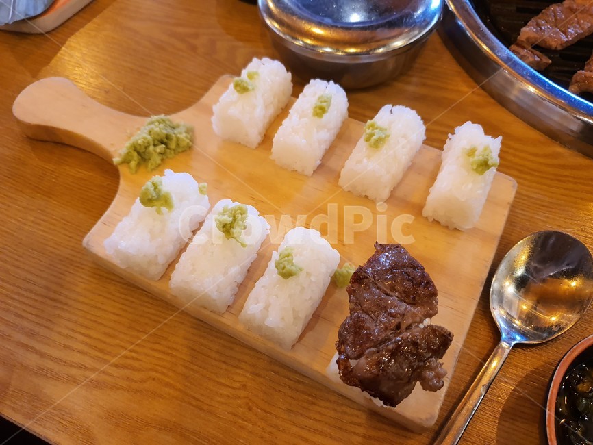 초밥,스시,한우초밥,한우,와사비,소고기초밥,육류,food,고기,sushi