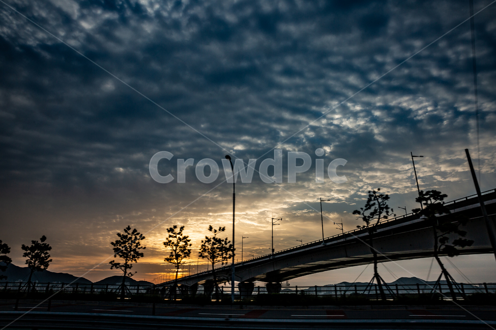 일출,구름,흐린날,다크한날,우중충,새벽,새벽날씨,자연,풍경,nature,landscape,road,도로