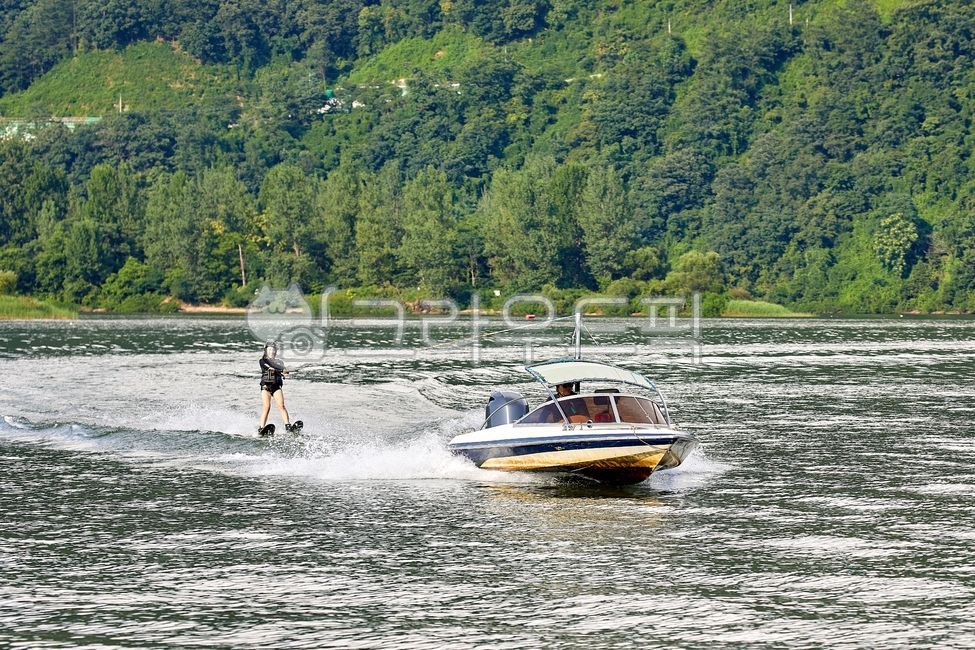 water sports,Gapyeonggun,surfing,sight,action,surf,spray,aerial photography,recreation,Bukhan River,waterstorm,korea,person,water skiing,leisure activities,motorboat,work out,outdoor exercise,leisure sports,summerholiday,watersports,exercise,summer sports