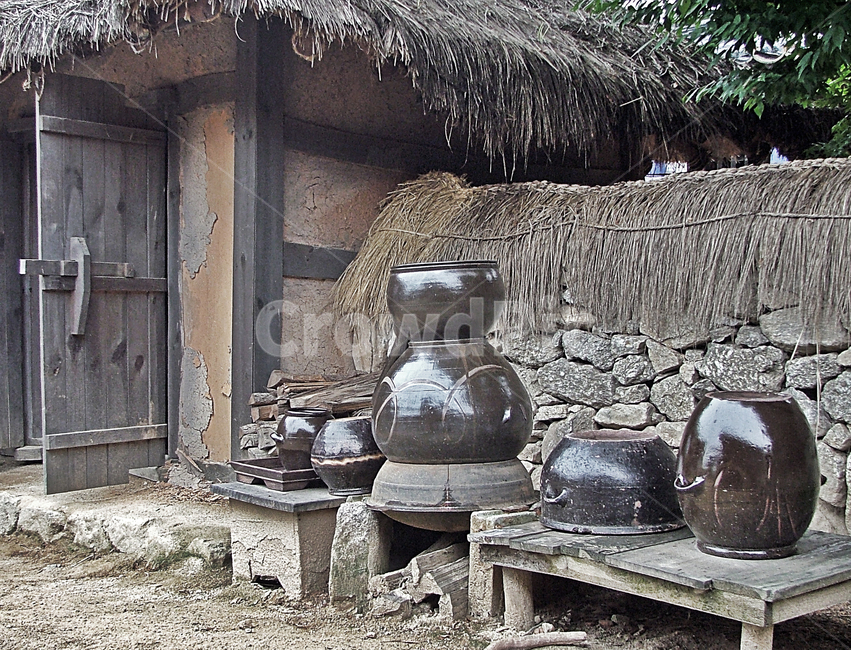 항아리,조리,무쇠솥,아궁이,초가,담장,민속,전통,한국전통,한국문화,korean traditional,korean culture,사물,물건,오브젝트,thing,object,matter