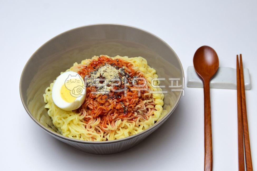 egg,snack,noodle,bowl,bibim ramen,bibim sauce,Korean food,spoon,ingredients,koreanfood,noodle dish,Bibimmyeon,noodles,cook,cuisine,dishes,food,meal,ramen,meat,snack food,fried noodles,wooden spoon