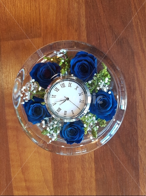 꽃선물,장미꽃,시계,clock,프리저브드,사물,물건,오브젝트,thing,object,matter