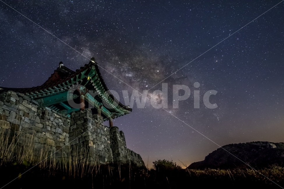 자연,풍경,하늘,별,은하수,미리내,nature,landscape,sky,star,milkyway,galaxy,자연,풍경,nature,landscape,야경,밤,nightscape,night,한국전통,한국문화,korean traditional,korean culture,건축물,건물외관,exterior,building,structure,architecture,construction,outdoors,옥외