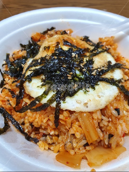 김치볶음밥,식사,한식,계란,저녁메뉴,아침,점심,점심메뉴,김가루,한국인,음식,식재료,요리,food,cook,meal,dishes,food reserves,한식,한국음식,한국요리,korean food,korean dishes,korean meal,korean cook
