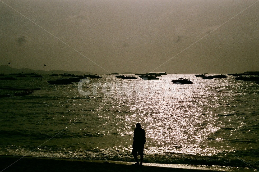 석양,감성,해변,바다,필름사진,해변,바다,beach,sea,사람,인물,인간,human,person,인물실루엣,사람실루엣,character silhouette,human silhouette,감성,sensible,feeling,고독함,외로움,쓸쓸함,우울함,슬픔,lonely,solitary,nature,자연,outdoors,옥외