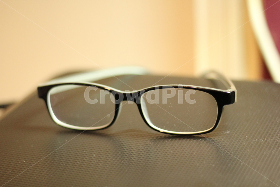 안경,뿔테,검은테,눈,초점,렌즈,안과,교정,돋보기,근시,원시,난시,glasses