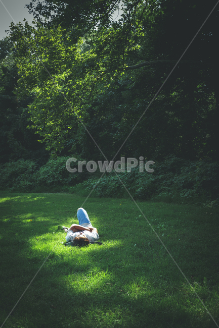 숲속,공원,휴식,잔디,생각,낮잠,시골,햇볕,사람,인물,인간,human,person,휴식,힐링,rest,relaxation,healing