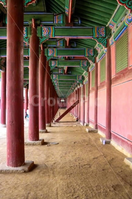 경복궁,서울,도시,고궁,기둥,역사,건축물,여행,ancient,famous,travel,city,architecture,asian,gate,scenery,historic,imperial,traditional,water,old,buildings,moat,tourist,empire,historical,한국전통,한국문화,korean traditional,korean culture,랜드마크,landmark,tourist attraction,한국랜드마크,한국관광지,한국명소,korea landmark,korea tourist attraction
