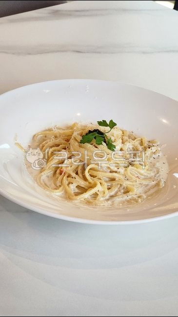 plating,plate,bowl,food,meal,dish,pasta,Plating,table