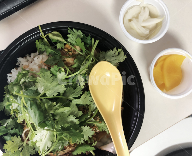 asian,food,spoon,숟가락,delivery,배달음식,고수,cilantro,coriander,태국음식,cuisine,phatthai,thai,cooked,fresh,ingredients,vegitable,topping,noodle