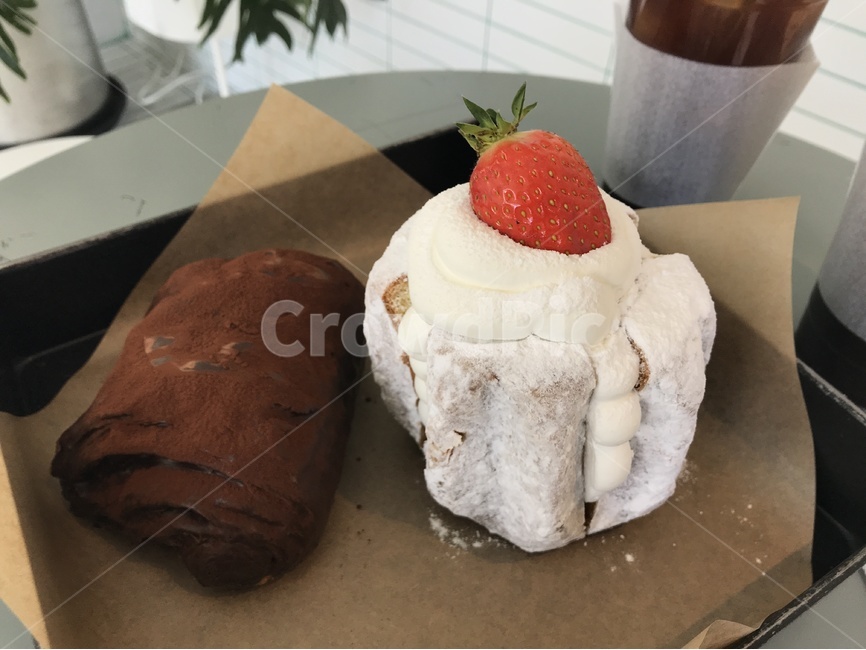 먹부림,베이커리,전주,전주먹거리,예쁜카페,카페,크로와상,딸기,빵,데이트,케이크,음식,식재료,요리,food,cook,meal,dishes,food reserves,빵,bread,디저트,간식,후식,dessert,snack