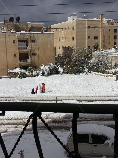 중동,아랍,눈,눈사람,풍경,요르단,암만,폭설,snowman,children,겨울,계절,winter,season,도시,풍경,city,landscape,해외,외국,세계,foreign,oversea,world,세계도시풍경,해외도시풍경,외국도시풍경,world cityscape,사람,인물,인간,human,person,어린이,어린아이,child,children,kid,banister,난간,handrail
